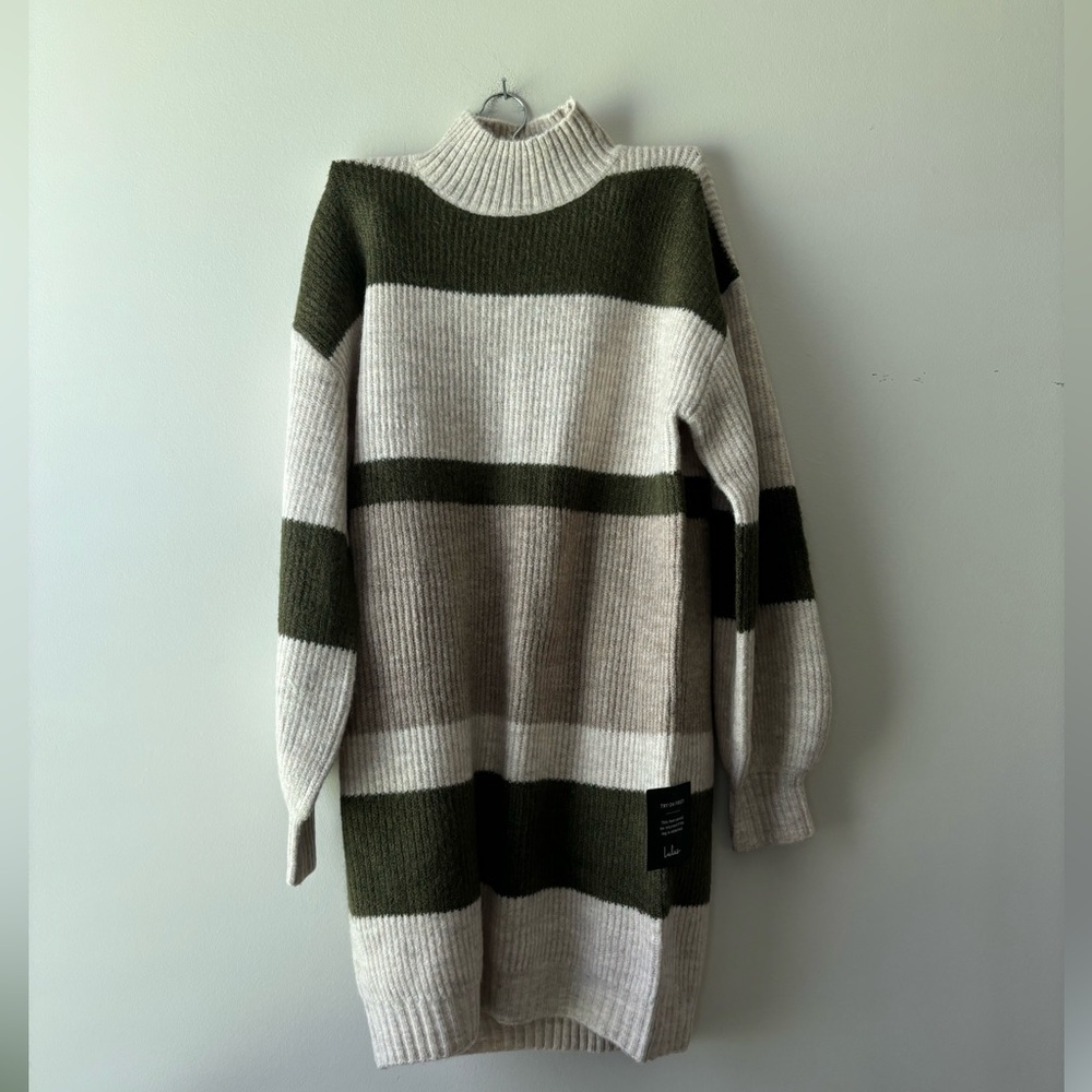 NWT Lulu's Turtle neck sweater dress color green and cream size S
